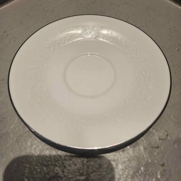 Noritake Saucer Reina 6450Q 6" Plate White With Silver Edge - Picture 1 of 5